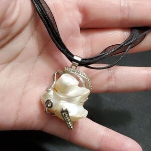 **Last Chance!! Final Sale** Unique silver tone blister pearl pendant necklace